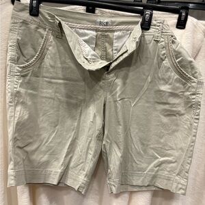 BKE Light Khaki Shorts women’s Size 34
